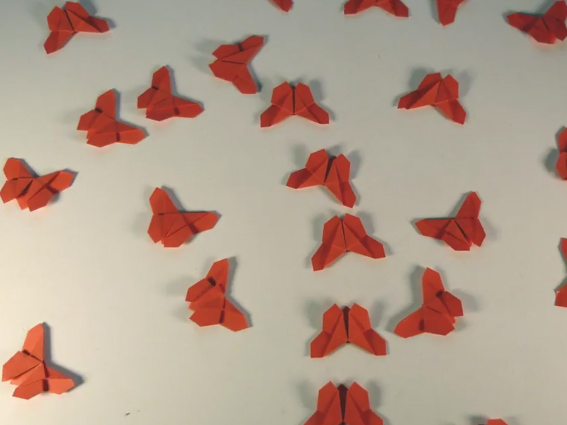 gefaltete rote Schmetterlinge